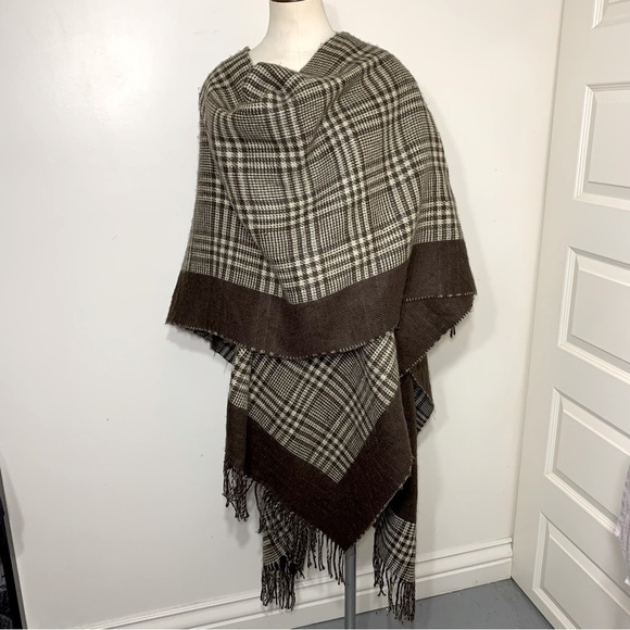 Shawl Wrap Fuzzy Twill Brown Cream Houndstooth Large Fringed Hem Poncho Neutral - Picture 7 of 10
